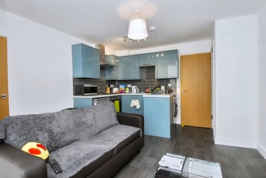 2 bed flat, Quaker Lane Flat 3, Peverell, Plymouth, PL34FA - Image 4